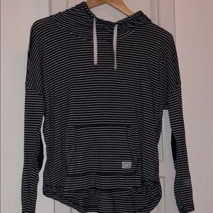 L.O.G.G. Long-sleeved hooded tee